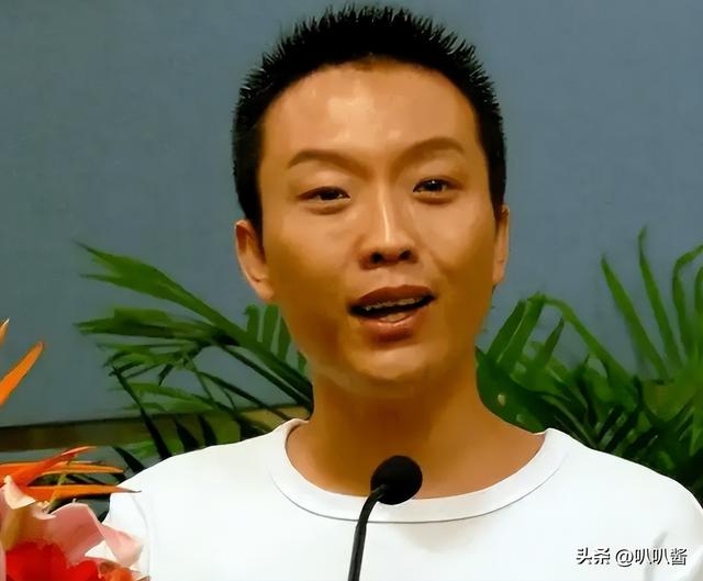 善恶终有报！47岁“跌落神坛”的李玉刚，终是活成了“跳梁小丑”