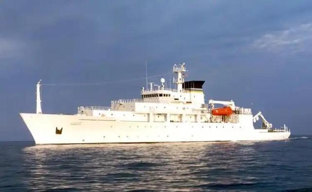 台海发生激烈对峙！解放军2架武直-10全程跟随，美军带新面孔亮相