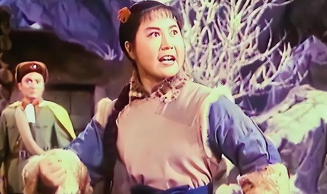 吃里扒外	、永不回国？带30名演员留美不归，如今年过花甲归来