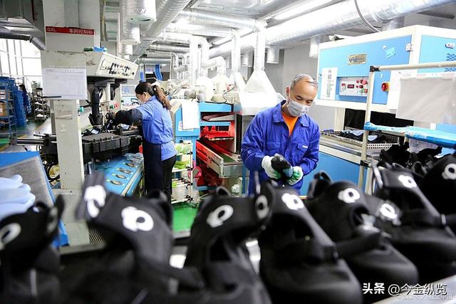 广东“厂二代”接棒，老爸管车间他玩AI，传统工厂轻松月入千万