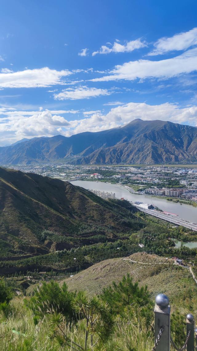 爬拉萨南山公园