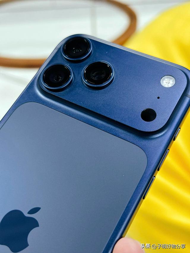 李楠喊话安卓厂商：别碰瓷iPhone 17 Pro Max，你们真的搞不定！