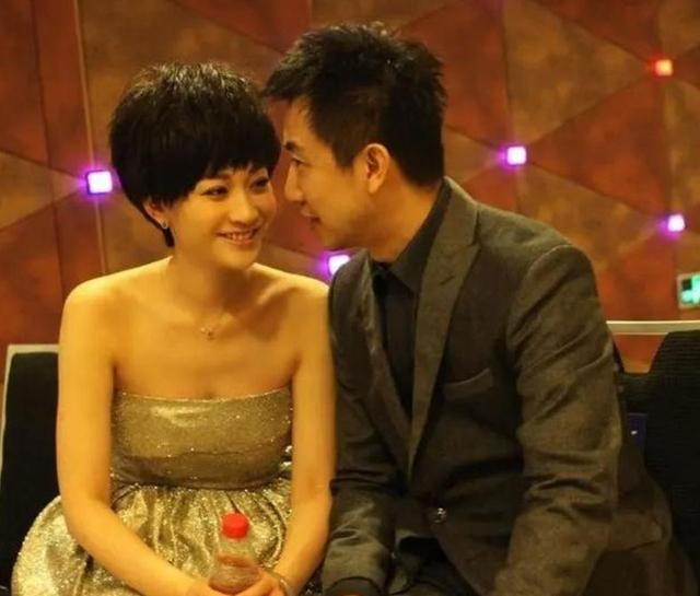 李小冉为他流产2次，梅婷养他6年，今娶小15岁娇妻，鄢颇凭什么？