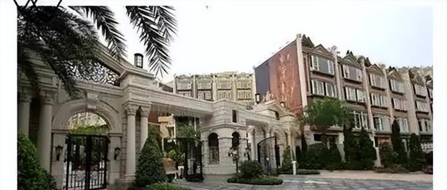 比释永信还狂！尼姑穿黑丝住豪宅，嫁俩和尚买爱马仕