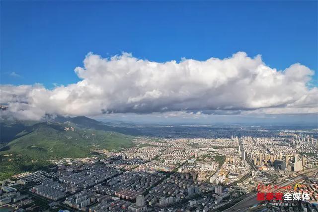 泰山云雾缭绕！雨后泰城美如画！
