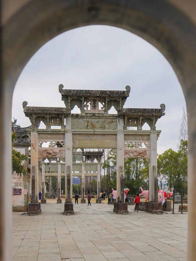 徽州人的“立体教科书”找到了！棠樾牌坊群：一砖一瓦都在诉说徽州的百年沉浮 | 皖美秋日