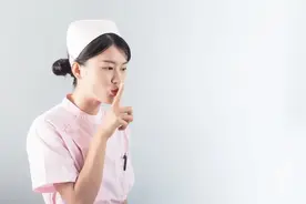 裤子脱了张开腿！盘点那些医院里的女性检查，一个比一个让人尴尬图片