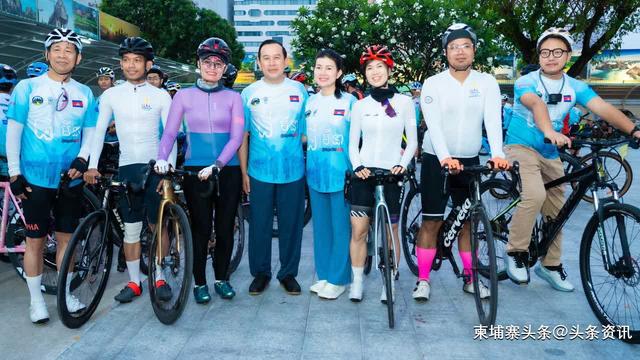 柬埔寨旅游部长：近千人参加金边-茶胶78公里骑行活动