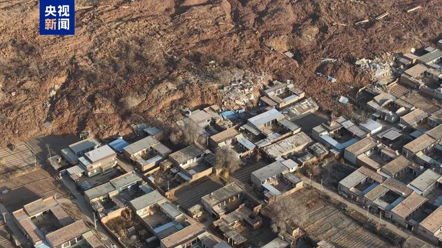 甘肃省永靖县发生滑坡 45户房屋被埋 无人员伤亡