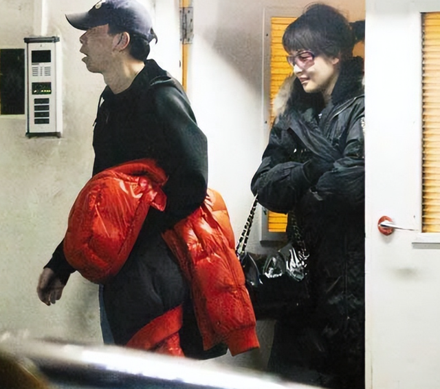 演都不演了！徐帆回应离婚后，冯小刚和养女双双撕下她的“体面”