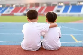 开学了：如果孩子不想读书，就带着他看看《布鲁克林有棵树》图片
