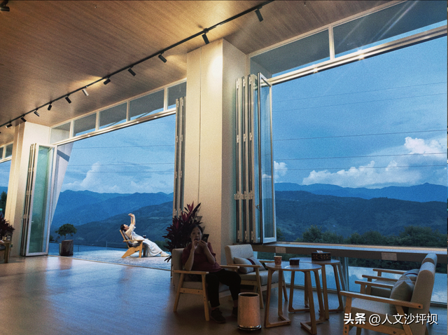 百万职工游巴蜀 | 重庆高铁直达的17℃夏天，高山湖泊 × 温泉瀑布×火把节！趁现在人少赶快冲！