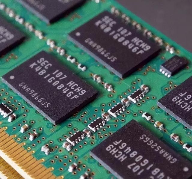 光刻机危机加剧！美、荷正式亮“剑”，美媒：中国芯彻底没招了