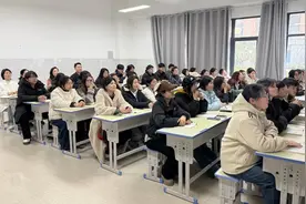 河南女子职业学院领导 深入思政课堂 把脉新学期“第一课”图片