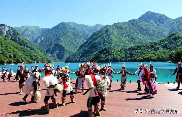 文县双节盛景：天池映月话团圆，白马欢歌越千年