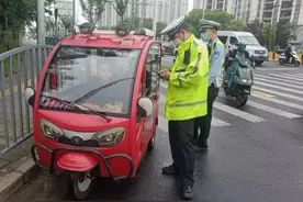 7月1日起，电动车、摩托车、三轮上路“4罚2扣3禁”新规，明确了图片