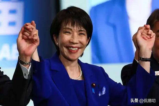 日本女首相爱飙车！高市早苗的汽车保卫战，能破分裂局？