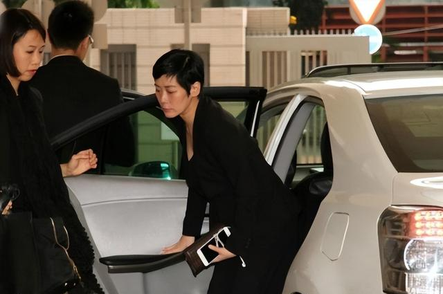 看得出来，关淑怡的事变真不少，新闻一曝出就让人觉得她像是从