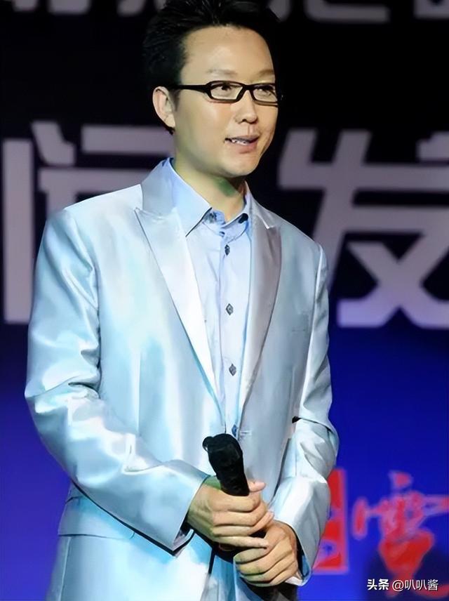 善恶终有报！47岁“跌落神坛”的李玉刚	，终是活成了“跳梁小丑”