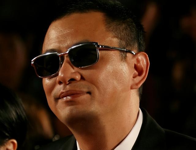 陪玩陪睡根本不够！目无王法、集体开嫖，周迅遭殃 阴暗面彻底曝光