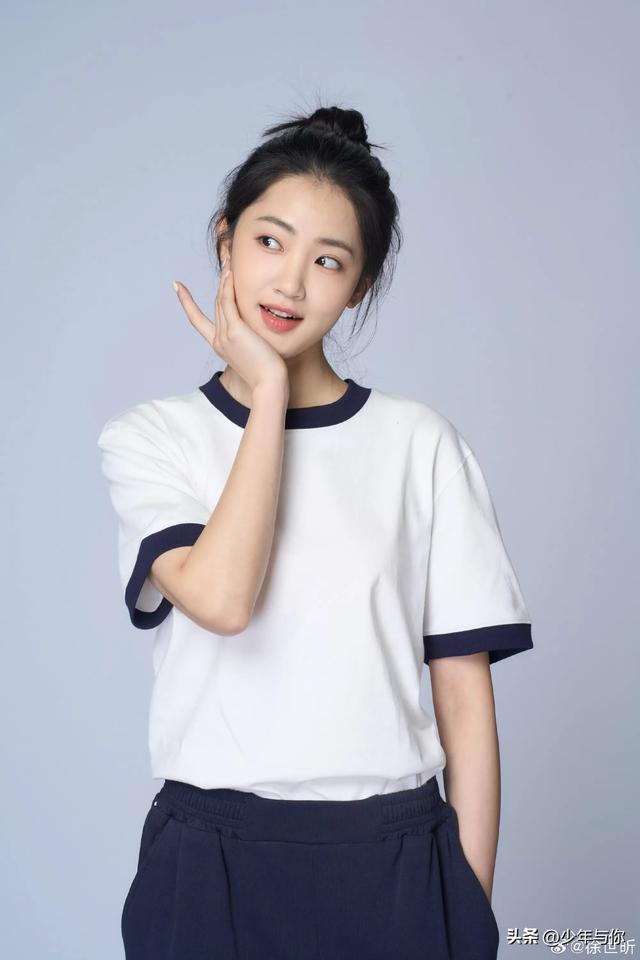 沉默的荣耀：比曾黎、阿美年轻，比隆妮清秀，大学刚毕业就被带火