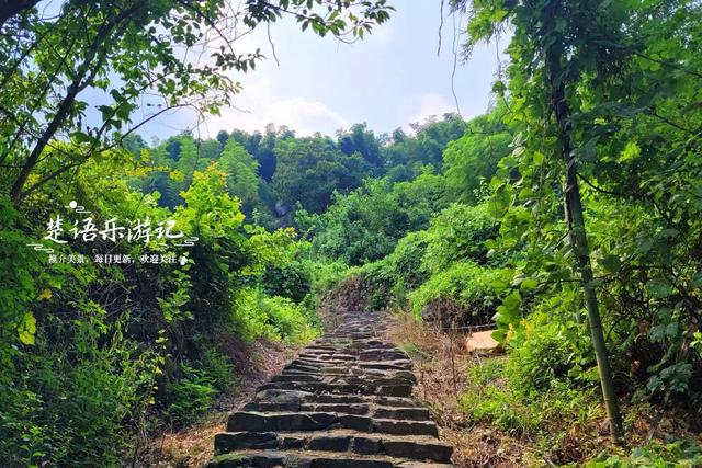 浙江宁波将军山麓的古村，群山环抱犹如世外桃源，堪称绝美度假村