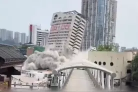 重庆一地标爆破后市民称周边高层建筑出现裂缝，属地工作人员回应图片