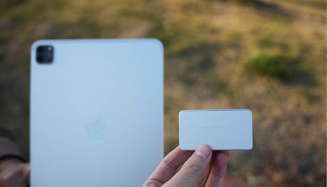 腾隐P2000 PSSD：教你用苹果1/10的价格，扩充IPAD 1TB存储空间