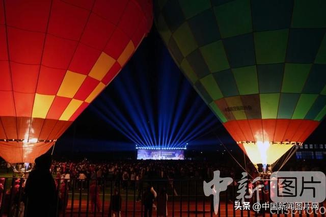 浙江武义：民众近距离接触热气球 感受热气球表演的独特魅力