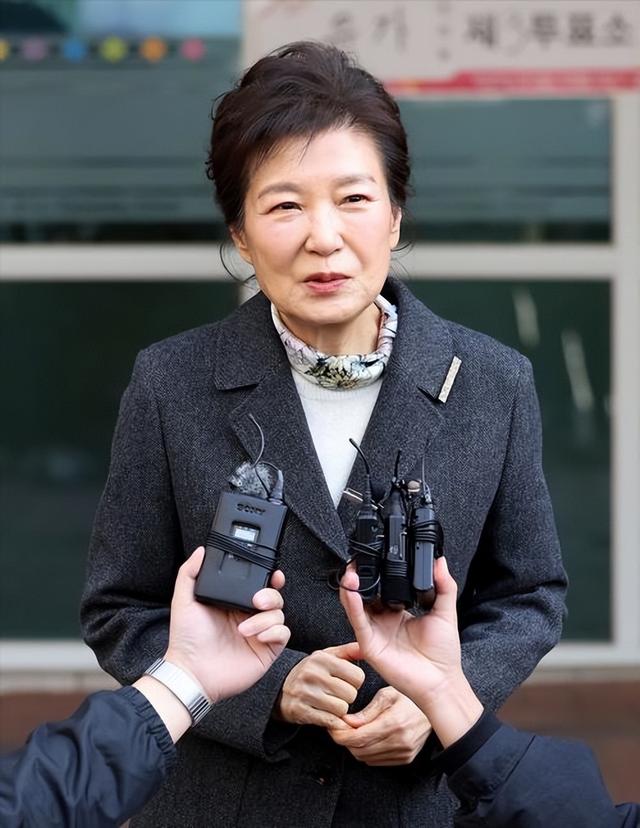 中方不必留座，李在明9月行程要凉，王毅挂断电话，送韩国一句话