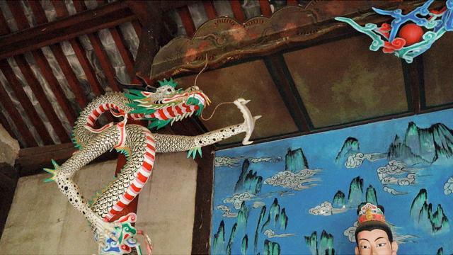 明代白龙寺，徐霞客到此一游，百年茶花，白龙盘锯而成潭
