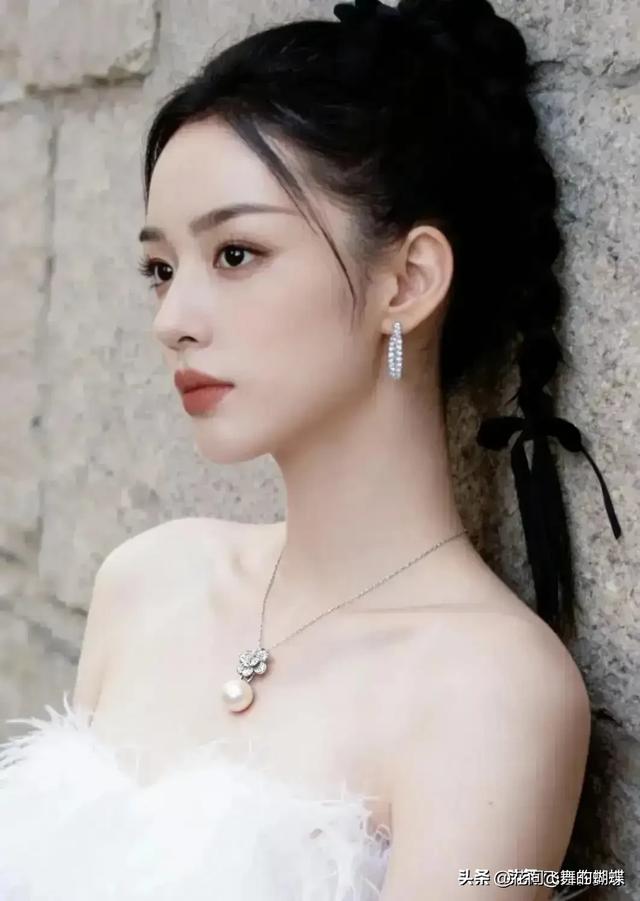 河北邢台一校花好漂亮， 国色天姿，眉眼带笑 美的让人移不开眼