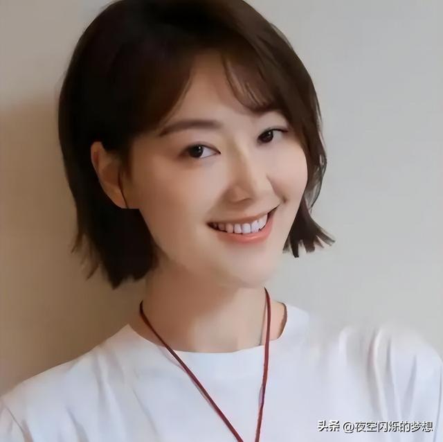 私生活炸裂、央视除名、陪睡疑云，她身上到底哪张标签是真的？