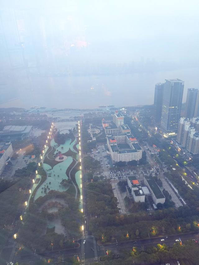 江西五日自由行：江西第一高楼 · 南昌双子塔 · 中部最高双子楼