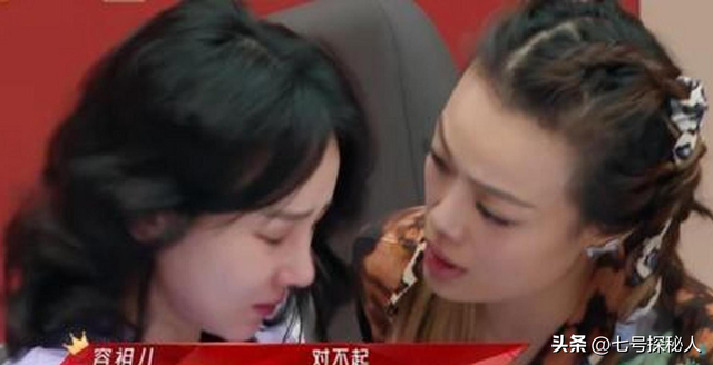 因身材发育过猛，无奈退出国家游泳队，却被三流导演看中捧成顶流