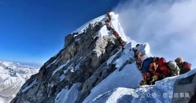 一对夫妻攀登珠峰，妻子被遗弃山顶，1年后竟在山顶发现丈夫遗体