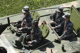 陆军演习刚结束，海军就登场，三艘巨舰抵达仰光，敏昂莱后悔了图片