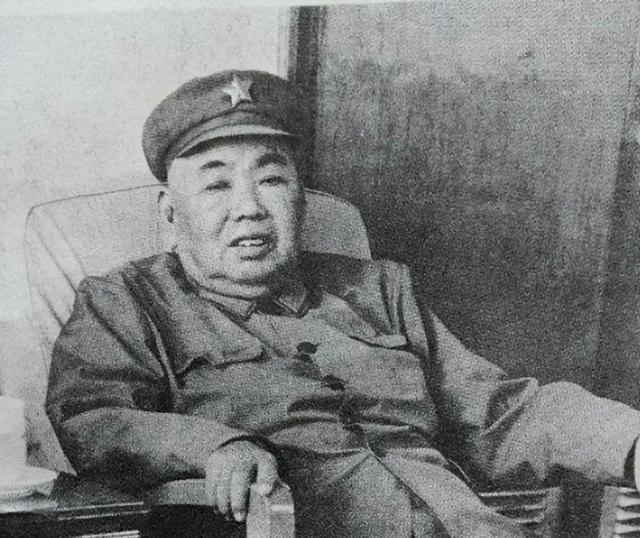 80年华国锋来南京，许世友称病不见，晚年许评价：华同志耳根子软