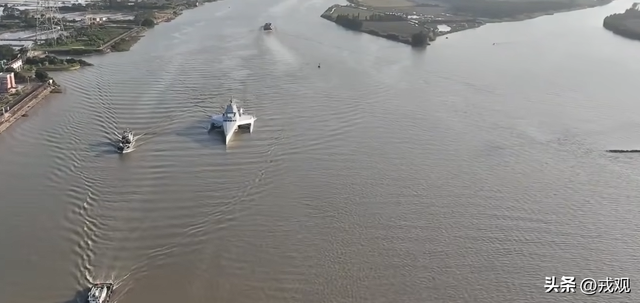 美军紧盯！中国新舰藏黑科技，隐身火力双开挂！美军都没玩转！