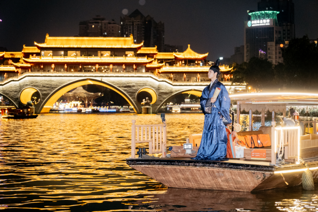 月满锦江夜未央 夜游锦江双节文化盛典点亮蓉城夜色