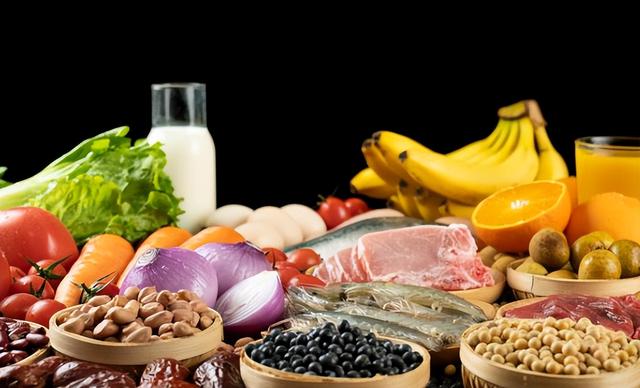 明明都是70岁，为啥有人显老	，有人却看上去很年轻？老实说出原因