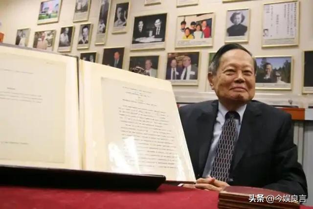 演都不演了？杨振宁去世仅4天，恶心的事就发生了，还不止一件！