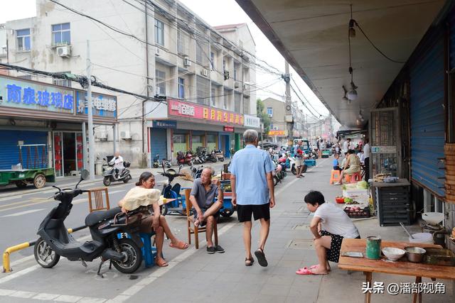 2005年国庆，南泉街上走了一圈，随便拍了一组当地人生活