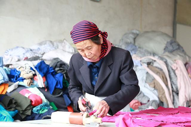 故宫修画师的秘密：古画里的秋裤穿越之谜