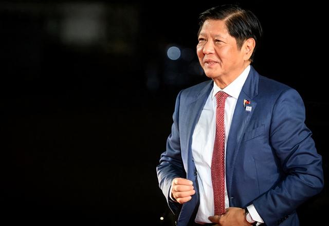 菲律宾国内爆发游行，送别中国大使时，马科斯态度发生急转弯，就南海问题一锤定音