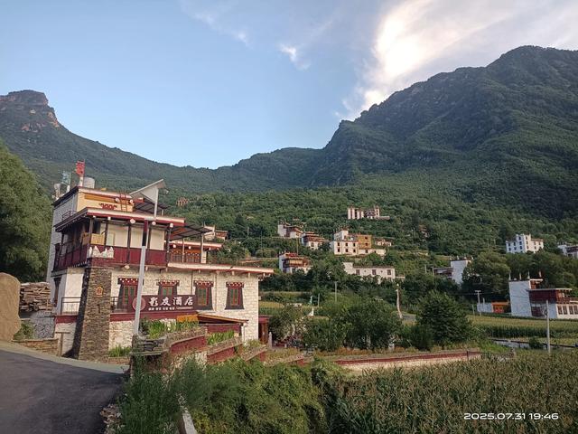 游四姑娘山，再到中路藏族