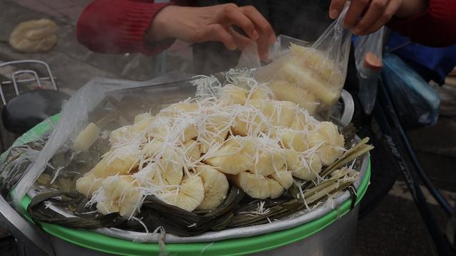 走进越南边境老街省，一桥之隔的中越城市差别有多大，对面是中国