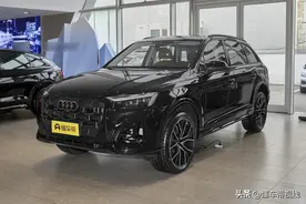 新车 | 配备黑化套件/售70.68万元，2025款奥迪Q7 3.0T黑武士型到店图片
