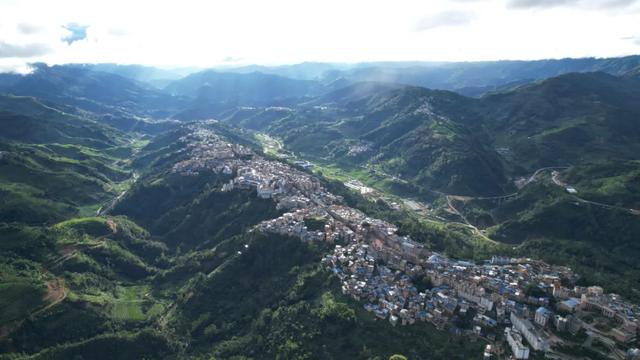 州 庆 ，去 绿 春 过 节 ！