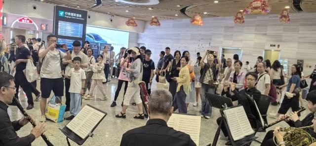 假期人气火爆！厦门继续跻身全国前十！向世界发出邀请→